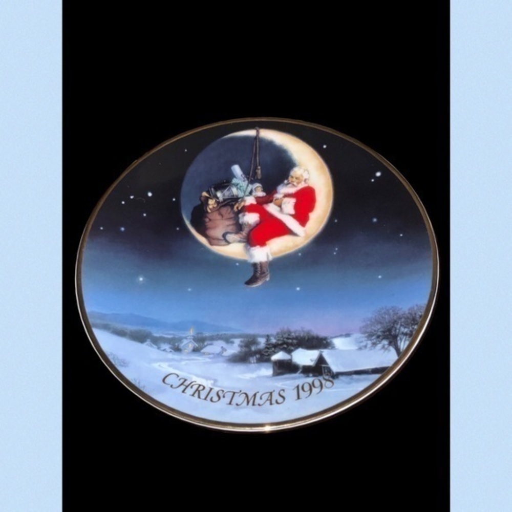 Avon Christmas 1998 “Greetings From Santa” 22K Gold Rim Collectors Plate